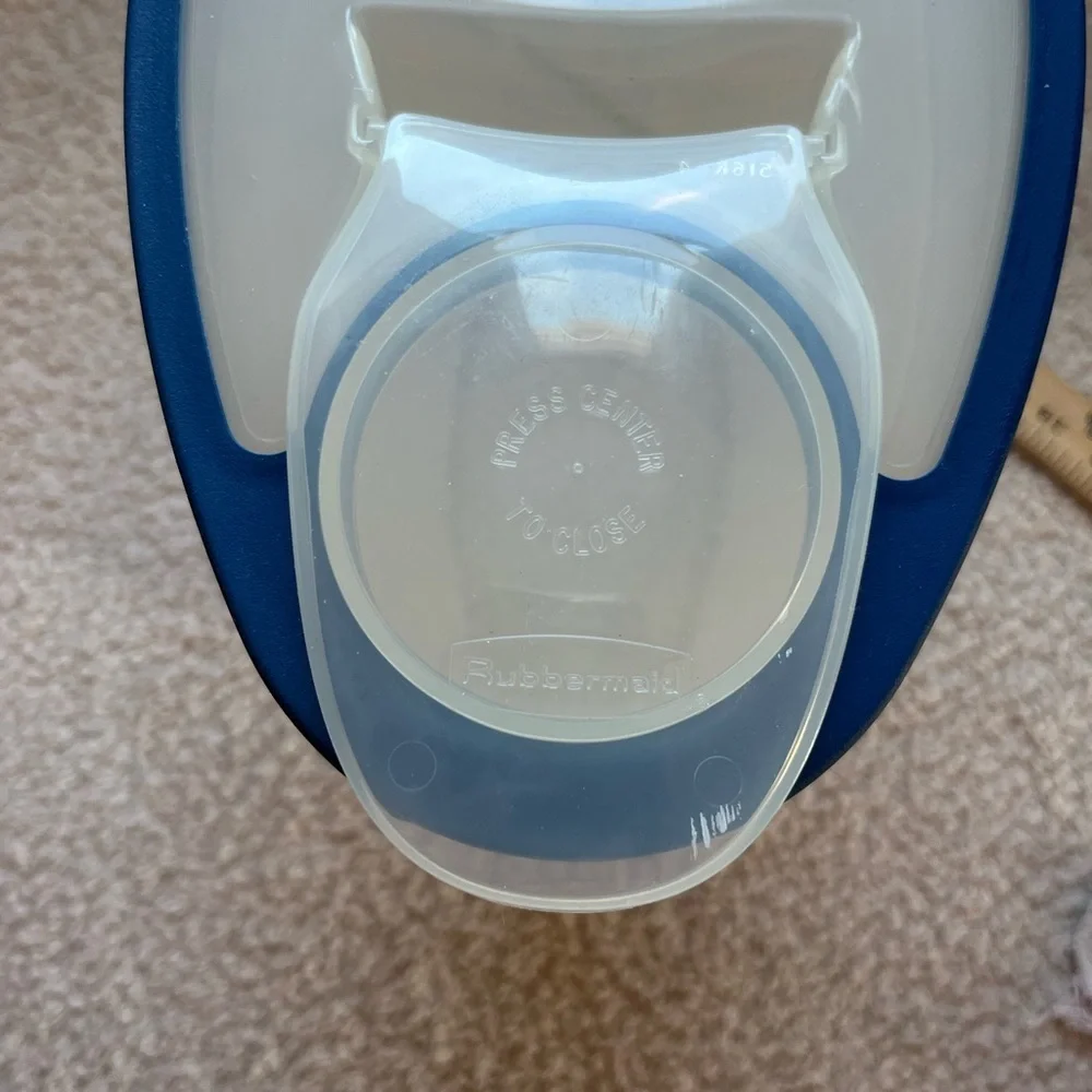 Vintage Rubbermaid Cereal Keeper 9.5” Press Center To Close Lid Blue Ring USA